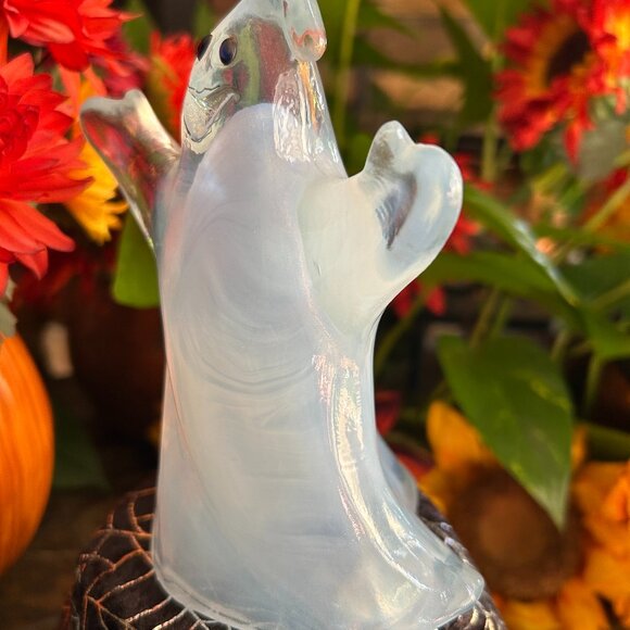 MINT Fenton Art Glass Opaline Halloween Ghost “Gaspar,” Signed (J. Burkhart) - Picture 6 of 12